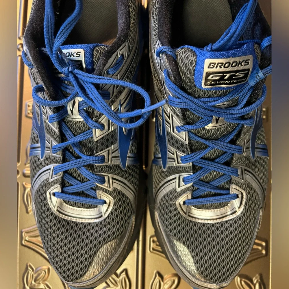 Brooks GTS Adrenaline 17. Running Shoes in Black and Blue size 14 wide. Men’s - Picture 2 of 10